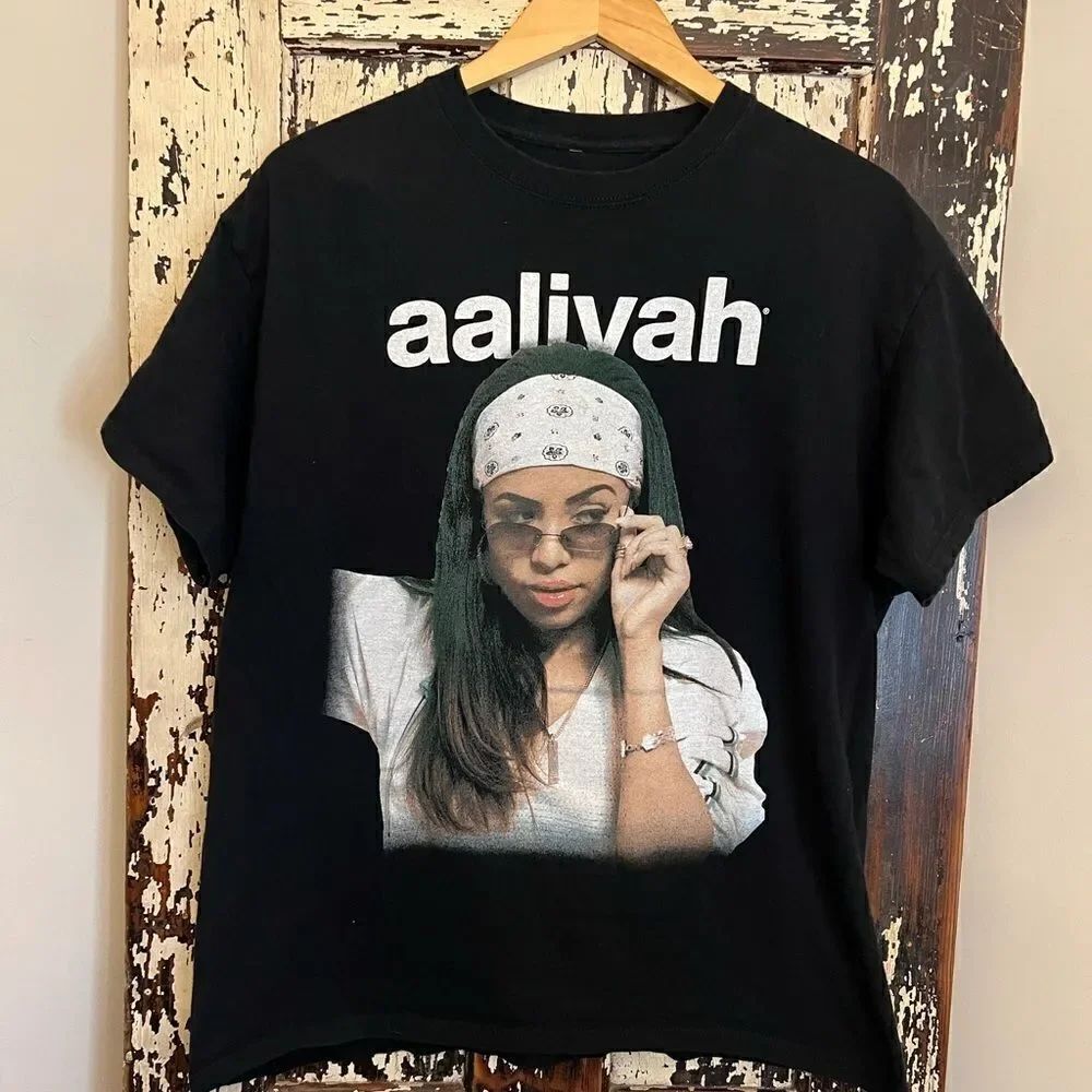 Aaliyah picture  unisex T-shirt.